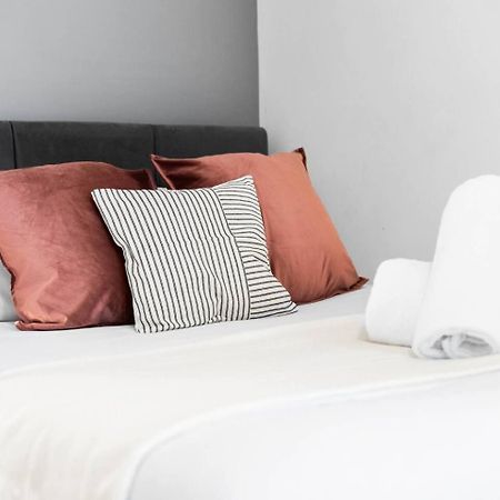 City Centre - Two Bedroom Apartment - Juliet Balcony - Secure Parking - Wifi - Smart Tv - Top Rated -33S Birmingham Eksteriør bilde