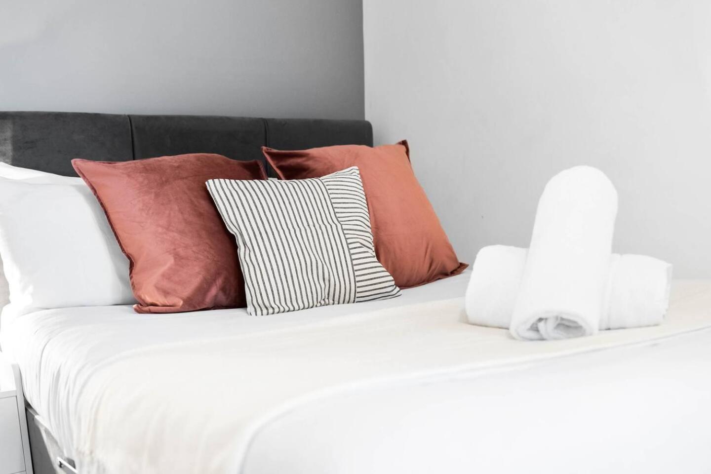 City Centre - Two Bedroom Apartment - Juliet Balcony - Secure Parking - Wifi - Smart Tv - Top Rated -33S Birmingham Eksteriør bilde