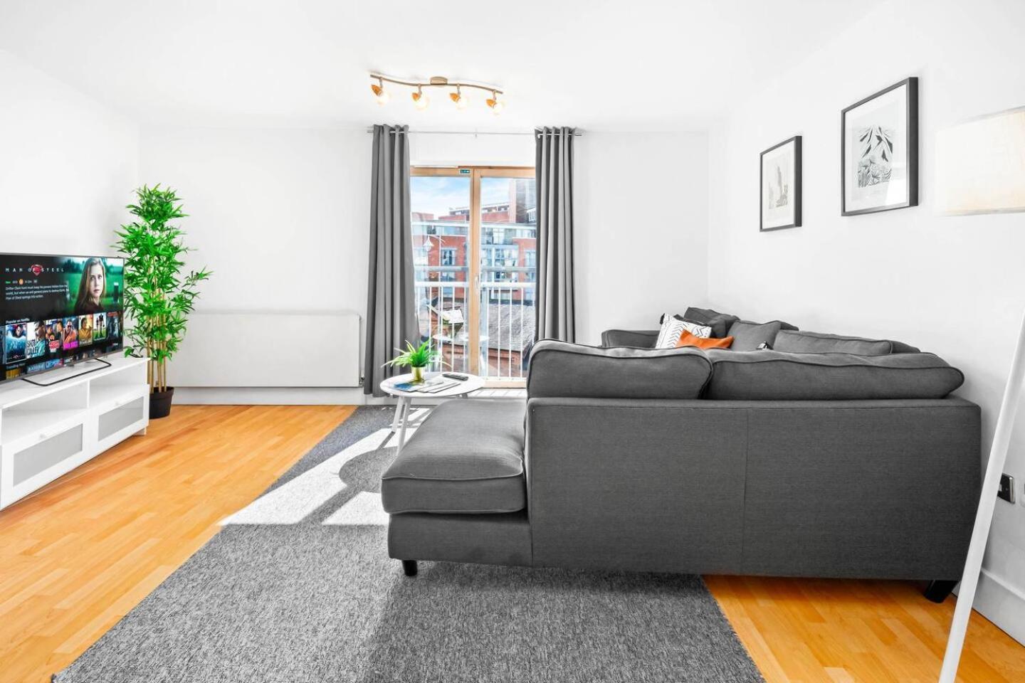 City Centre - Two Bedroom Apartment - Juliet Balcony - Secure Parking - Wifi - Smart Tv - Top Rated -33S Birmingham Eksteriør bilde