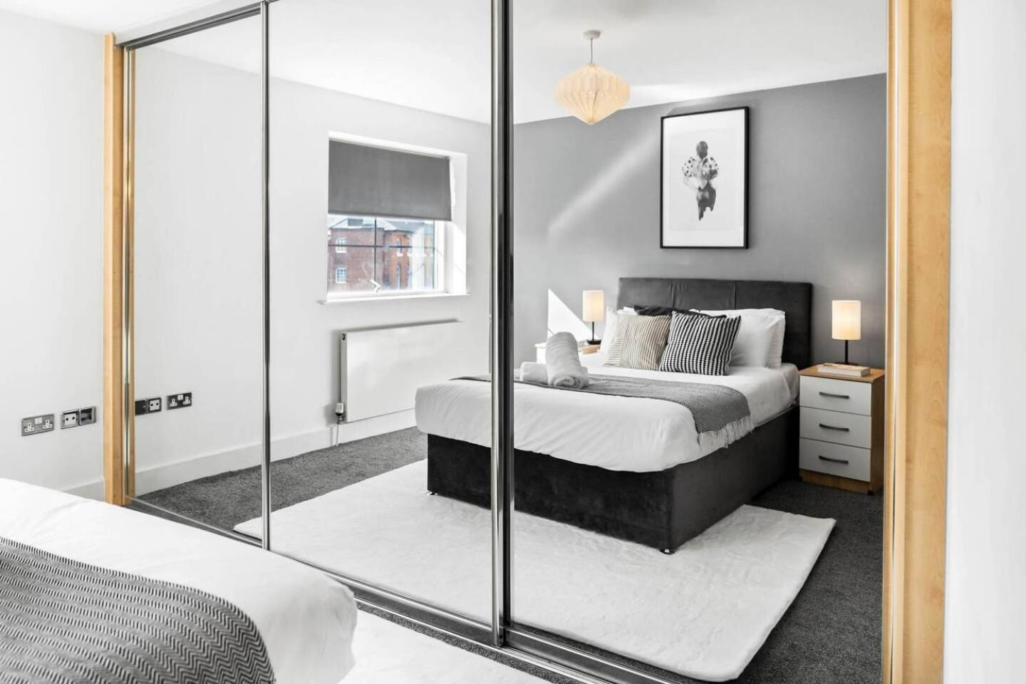 City Centre - Two Bedroom Apartment - Juliet Balcony - Secure Parking - Wifi - Smart Tv - Top Rated -33S Birmingham Eksteriør bilde