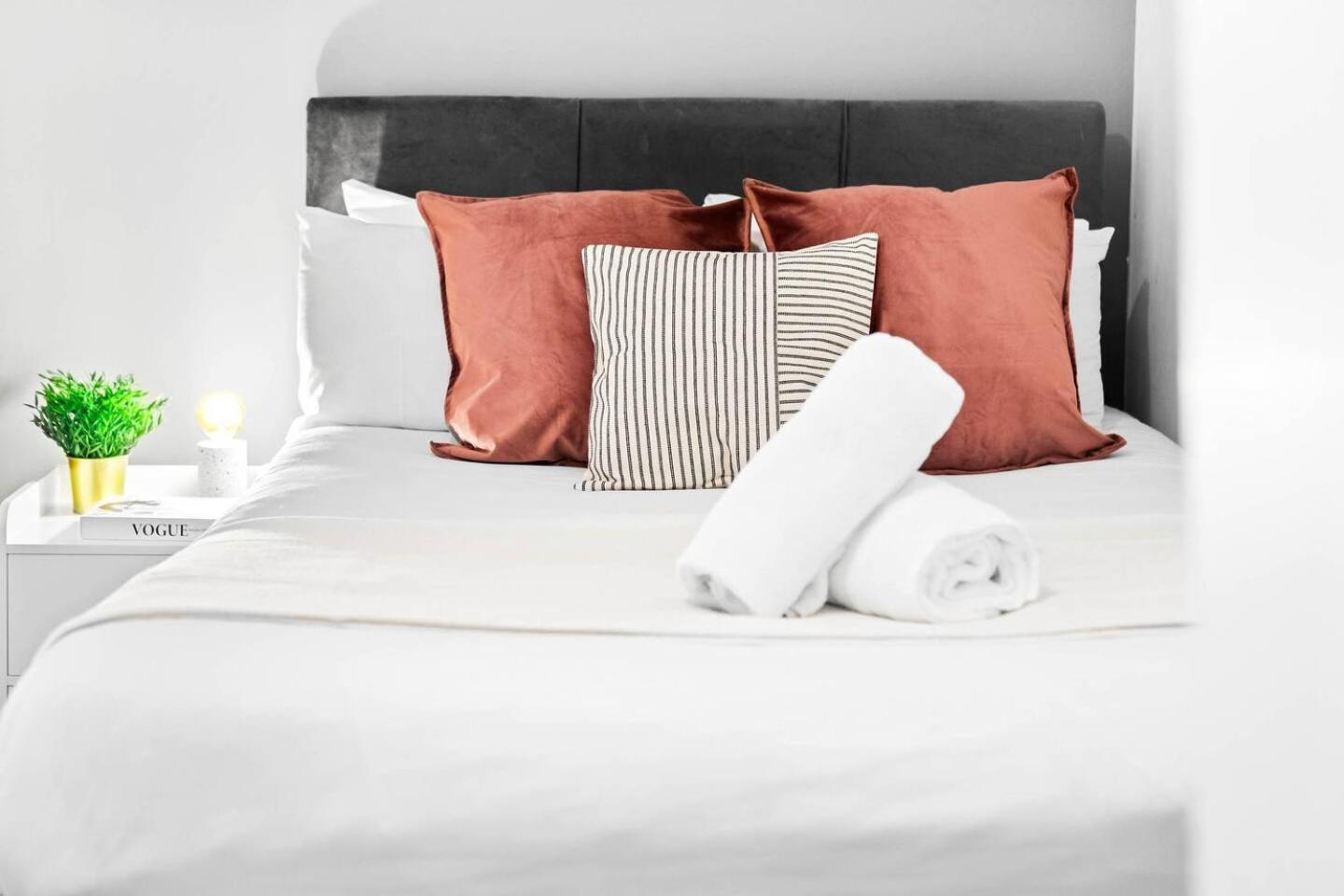 City Centre - Two Bedroom Apartment - Juliet Balcony - Secure Parking - Wifi - Smart Tv - Top Rated -33S Birmingham Eksteriør bilde