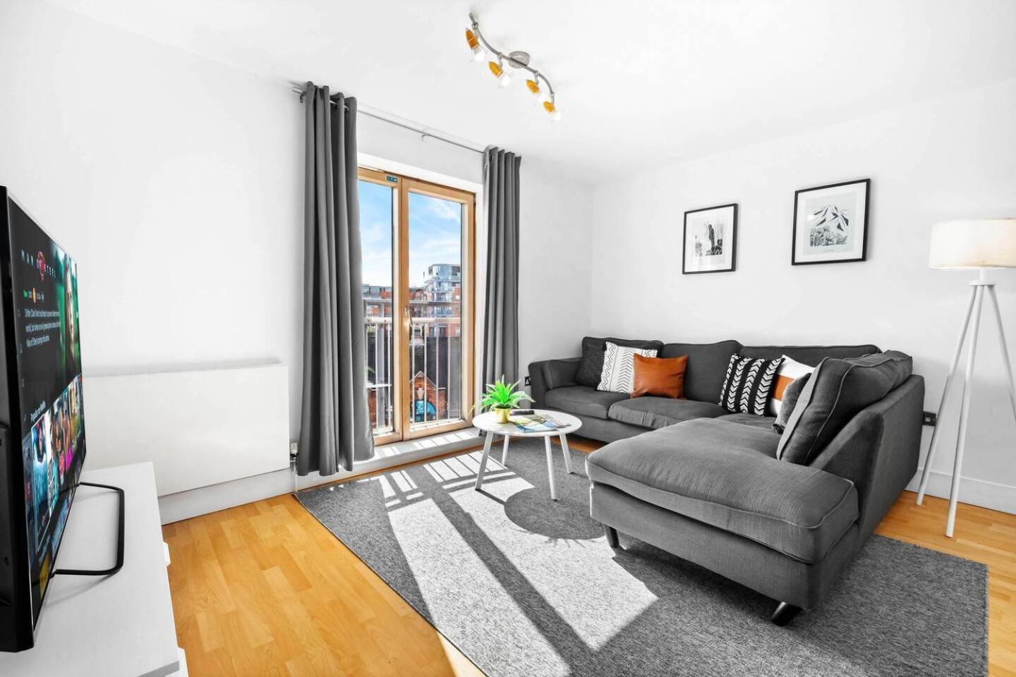 City Centre - Two Bedroom Apartment - Juliet Balcony - Secure Parking - Wifi - Smart Tv - Top Rated -33S Birmingham Eksteriør bilde